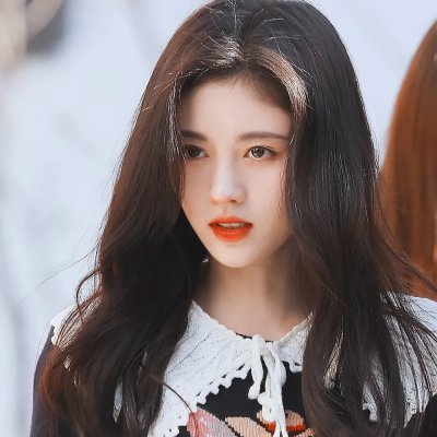 年轻女孩爱过来